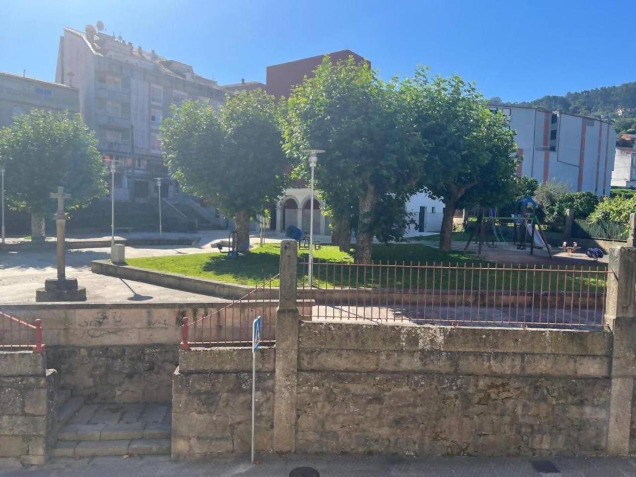 Apartamento Centrico Cerca De La Playa Bueu Kültér fotó