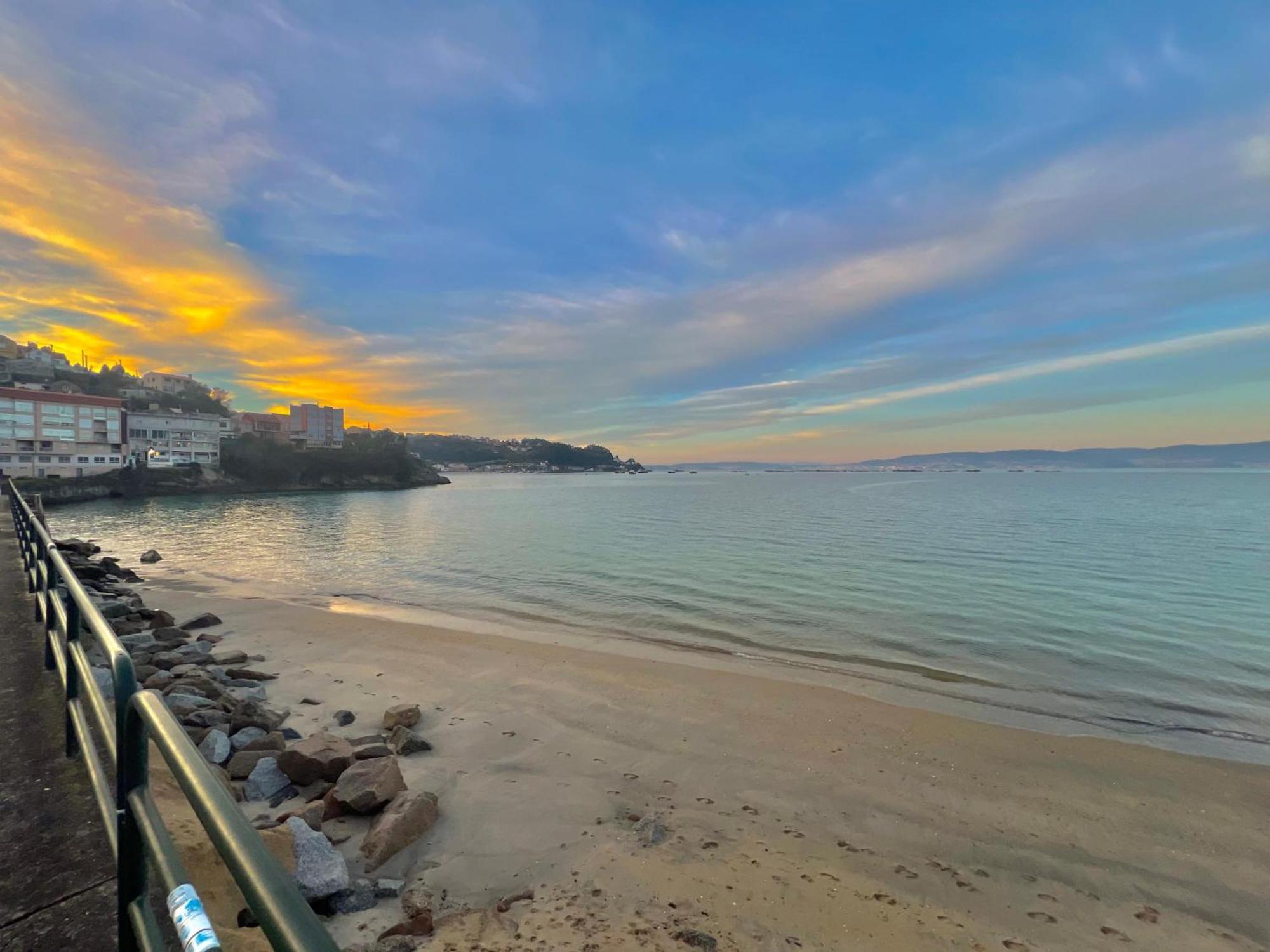 Apartamento Centrico Cerca De La Playa Bueu Kültér fotó